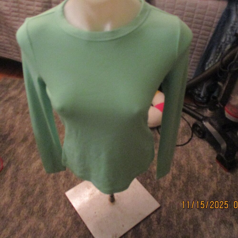 new with tags on 34th green ribbed;/s/ crew neck shirt small